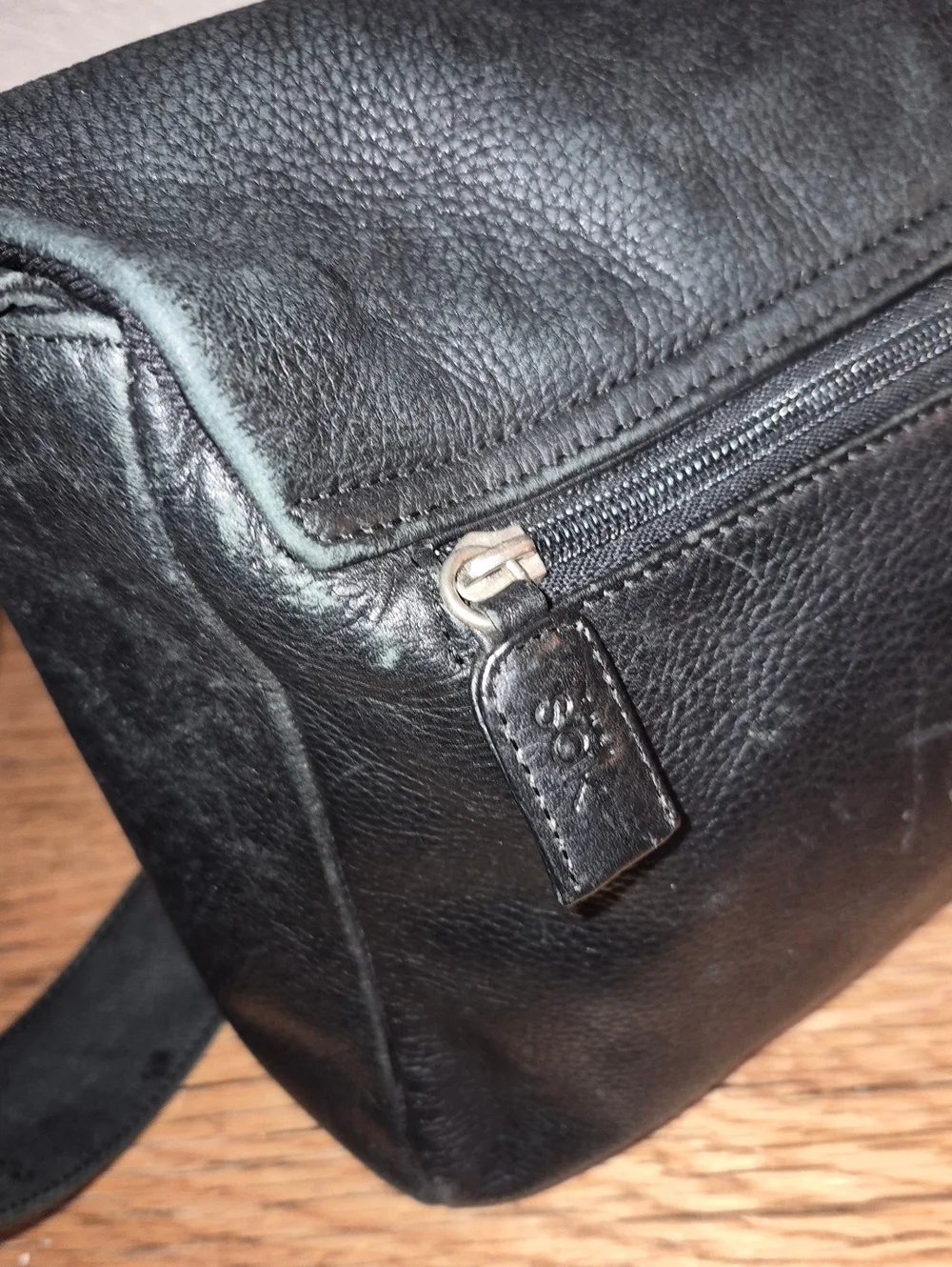 The SAK Leather Crossbody Handbag Messenger Style Satchel Shoulder Bag Black Med